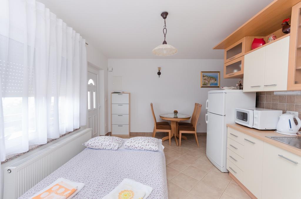 Apartment Zorka Medveja Zewnętrze zdjęcie