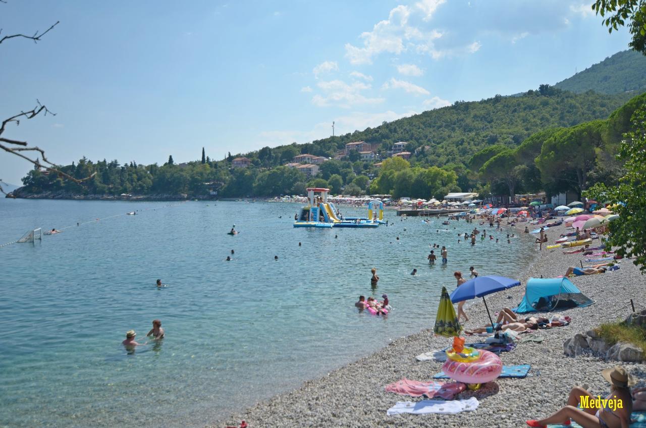 Apartment Zorka Medveja Zewnętrze zdjęcie